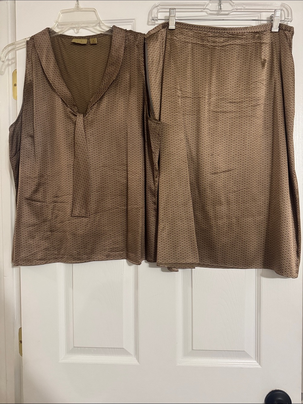 Caslon Women’s Brown Satin Tank Top